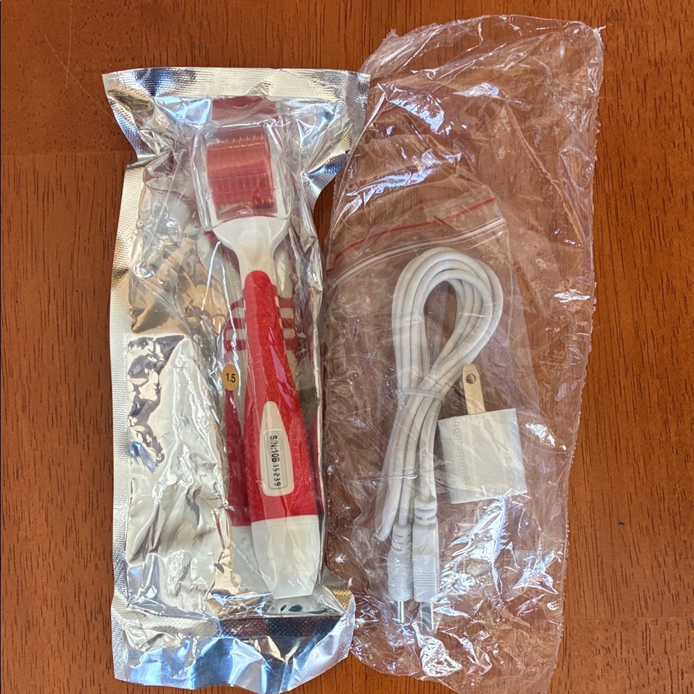 Red LED Derma Roller with USB Charger 1.5mm